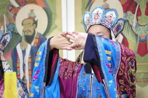 如何知道坠胎婴灵是否在自己身边_婴灵缠身母亲的样子