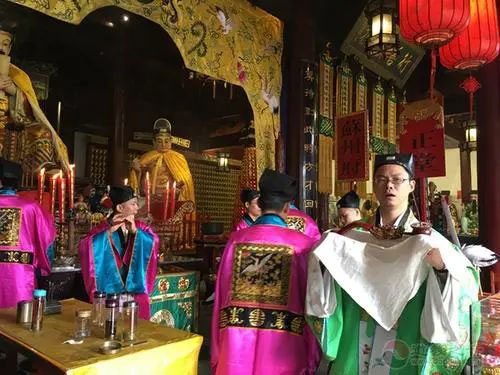 生完孩子婆媳矛盾立马爆发了 找到解决矛盾的办法