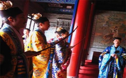 斩烂桃花大师,帮你挽回破碎的爱情和婚姻