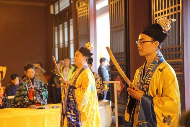 怎样超度冤亲债主,可以选择自己修行超度和布