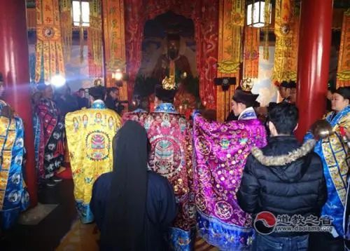 阴债分为两部分:前世债和受生债