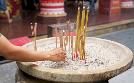 除了初一十五,烧香的时间什么时候比较好