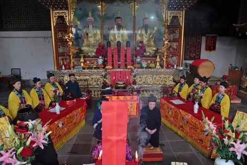批八字算命 这些女命在爱情里很被动