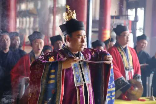 梦到被别人吐身上代表的含义 如何解读这个梦境