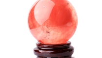 办公桌水晶球摆放有讲究,摆对了能帮你招来好运势