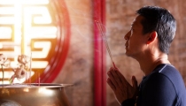 教你怎么烧香，经常去烧香拜佛的一定要了解