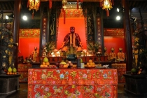 神的牌位摆放不能低于祖先牌位