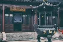 去寺院超度婴灵，化解婴灵对对于我们的报复